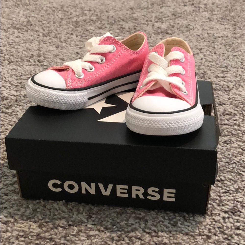 🆕Pink hard sole converse Infant size 4